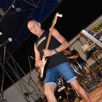 Egy ember a gitáROCK mögött…